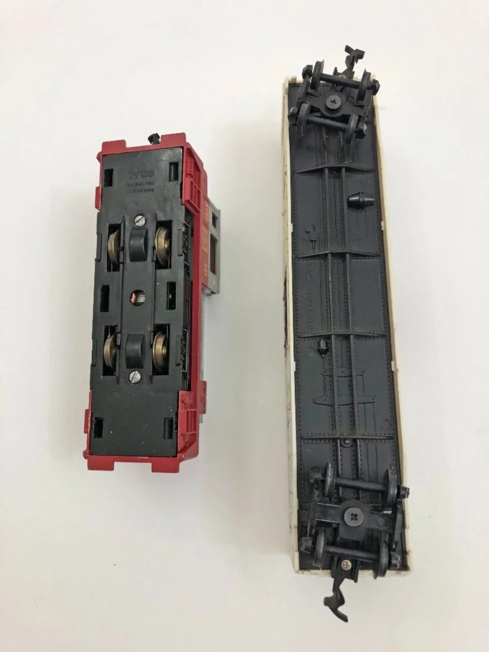HO Scale Set-2 Not Working Diesel Engine & Box Car - Picture 4 of 7